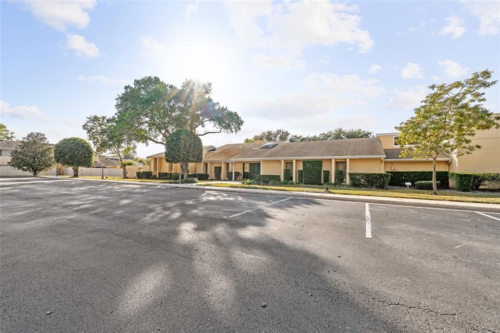 For Sale: $172,500 (1 beds, 1 baths, 923 Square Feet)