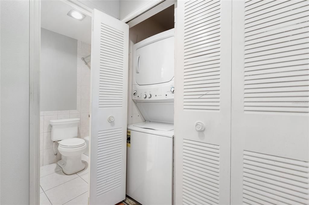 For Sale: $172,500 (1 beds, 1 baths, 923 Square Feet)