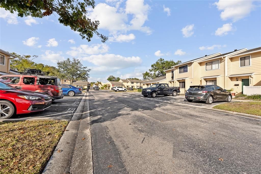 For Sale: $172,500 (1 beds, 1 baths, 923 Square Feet)