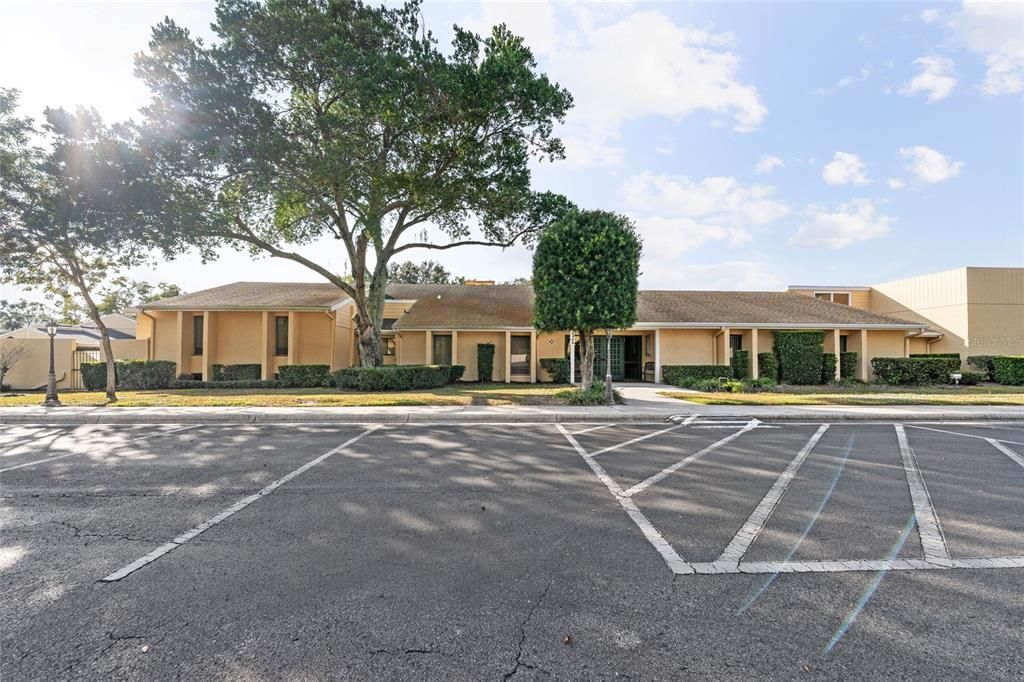 For Sale: $172,500 (1 beds, 1 baths, 923 Square Feet)