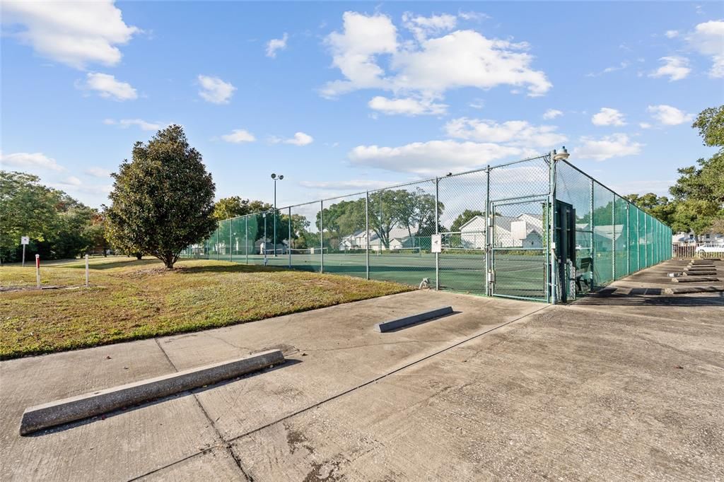 For Sale: $172,500 (1 beds, 1 baths, 923 Square Feet)