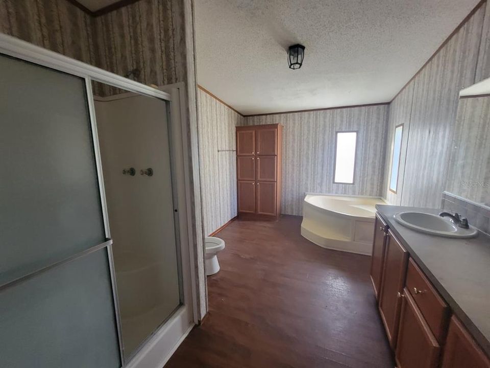 For Rent: $2,200 (4 beds, 3 baths, 1780 Square Feet)