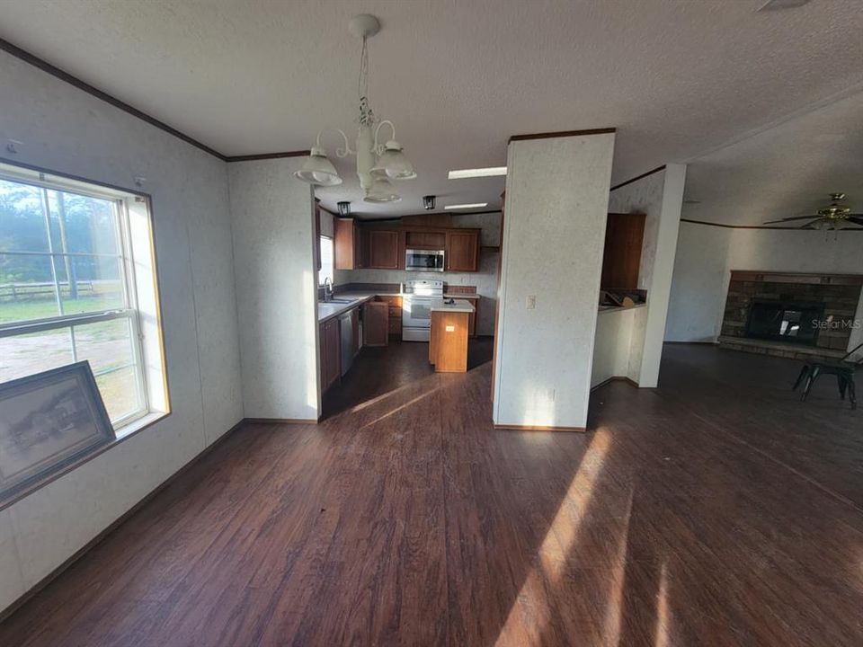 For Rent: $2,200 (4 beds, 3 baths, 1780 Square Feet)