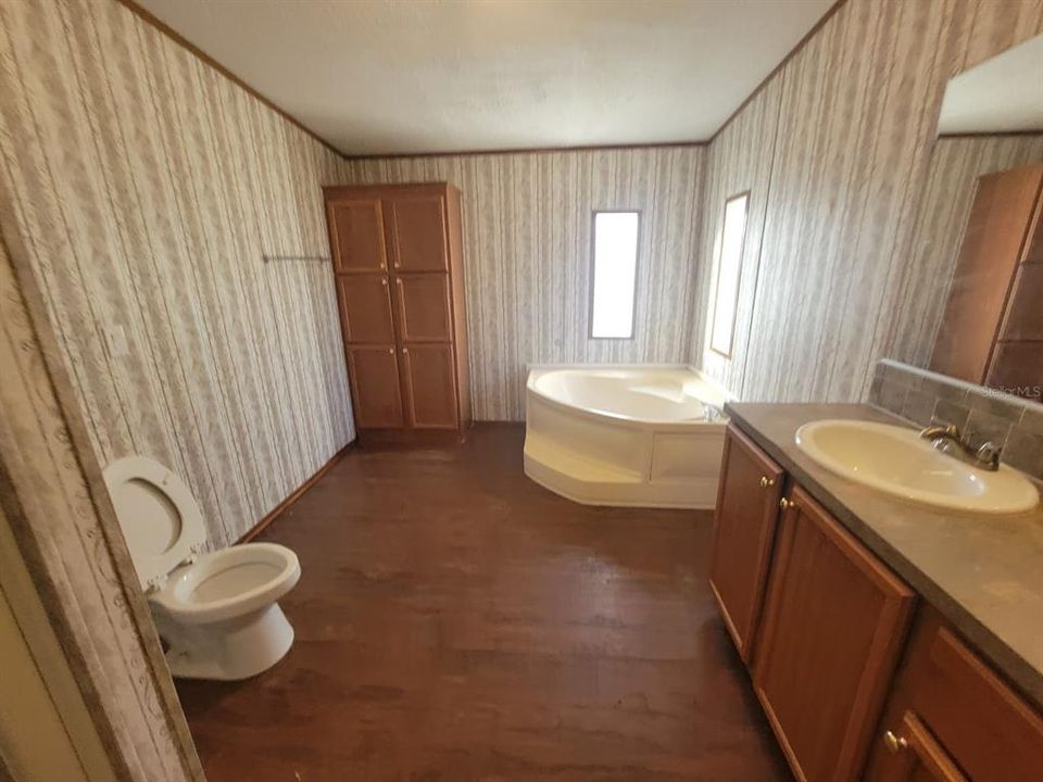 For Rent: $2,200 (4 beds, 3 baths, 1780 Square Feet)