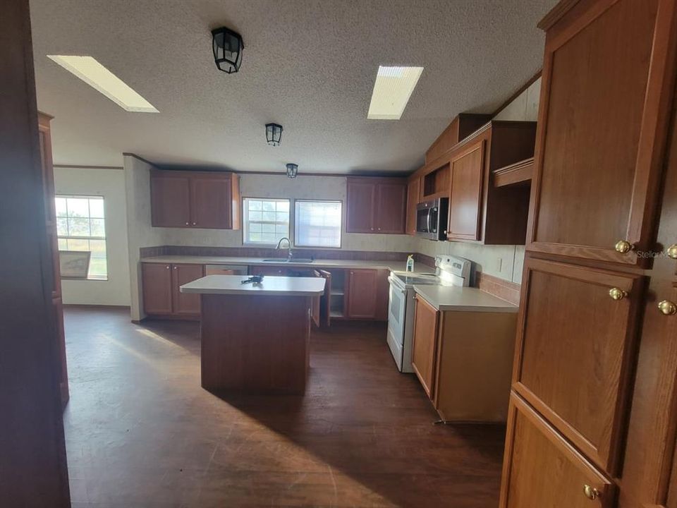 For Rent: $2,200 (4 beds, 3 baths, 1780 Square Feet)