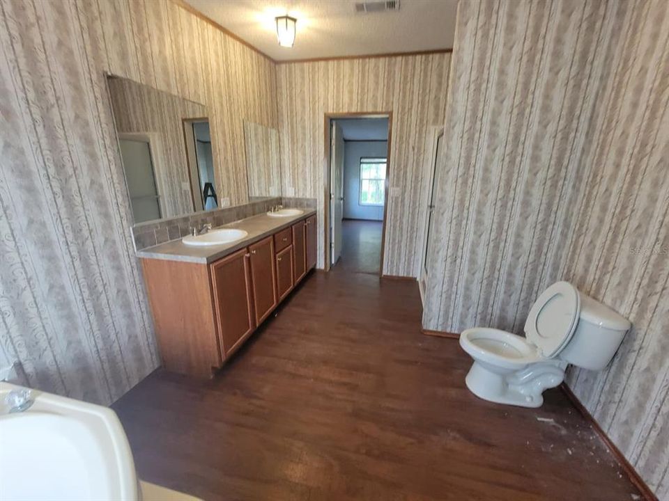 For Rent: $2,200 (4 beds, 3 baths, 1780 Square Feet)