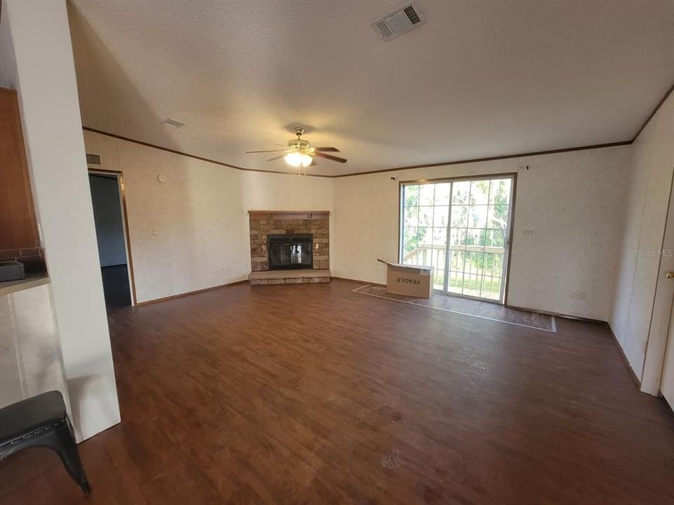 For Rent: $2,200 (4 beds, 3 baths, 1780 Square Feet)