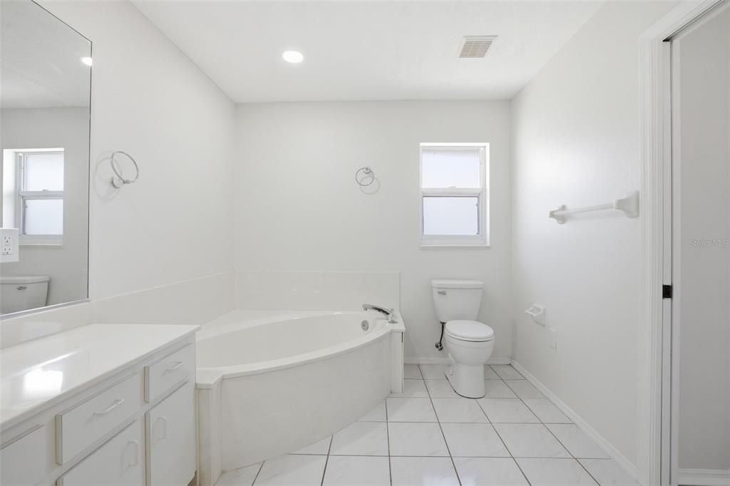 На продажу: $319,000 (3 спален, 2 ванн, 1735 Квадратных фут)