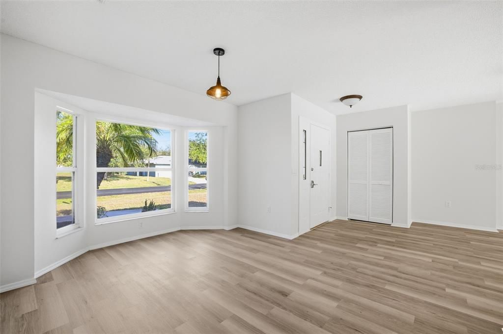 На продажу: $319,000 (3 спален, 2 ванн, 1735 Квадратных фут)