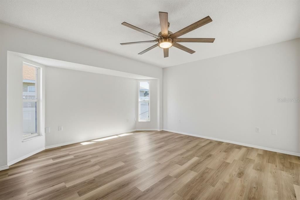 На продажу: $319,000 (3 спален, 2 ванн, 1735 Квадратных фут)