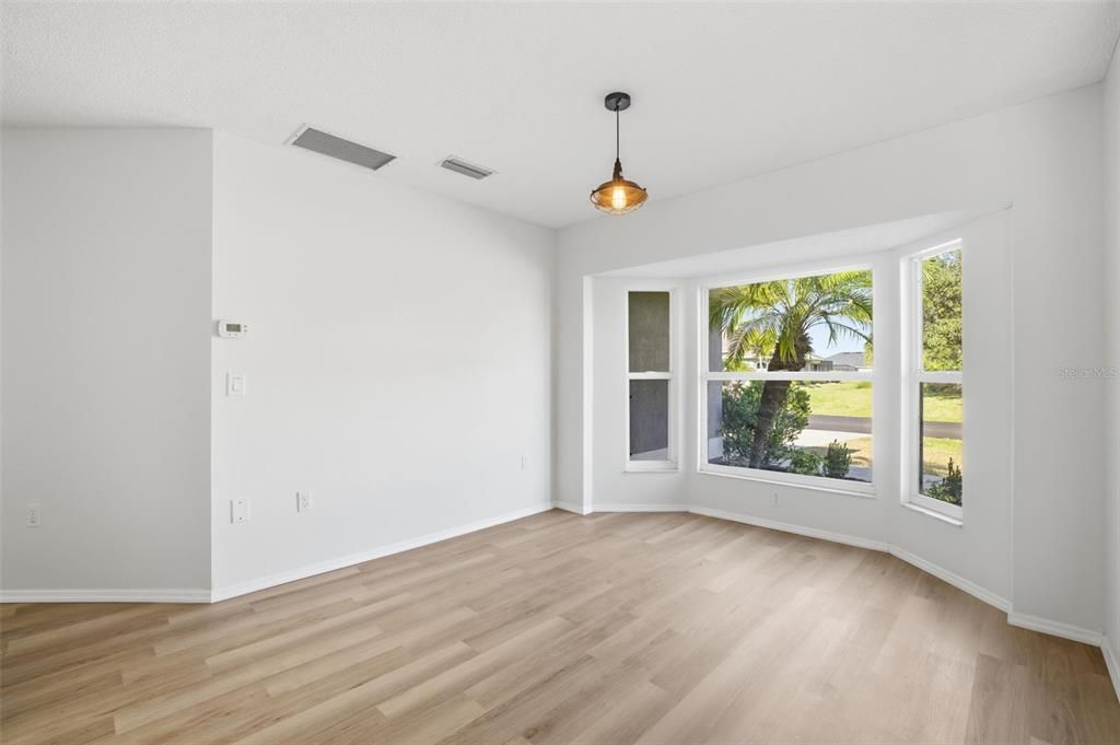 На продажу: $319,000 (3 спален, 2 ванн, 1735 Квадратных фут)