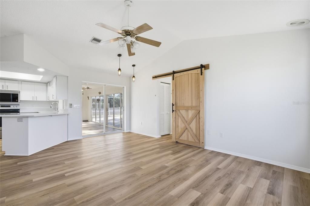 На продажу: $319,000 (3 спален, 2 ванн, 1735 Квадратных фут)