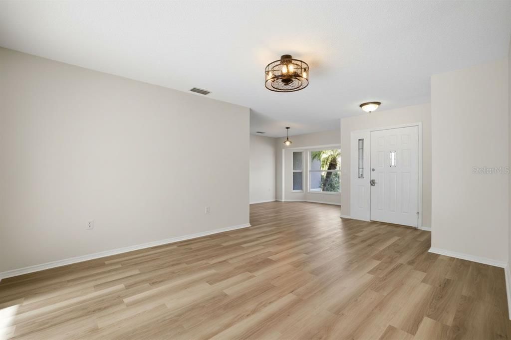 На продажу: $319,000 (3 спален, 2 ванн, 1735 Квадратных фут)