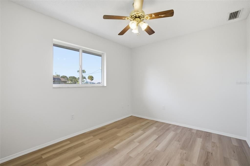 На продажу: $319,000 (3 спален, 2 ванн, 1735 Квадратных фут)