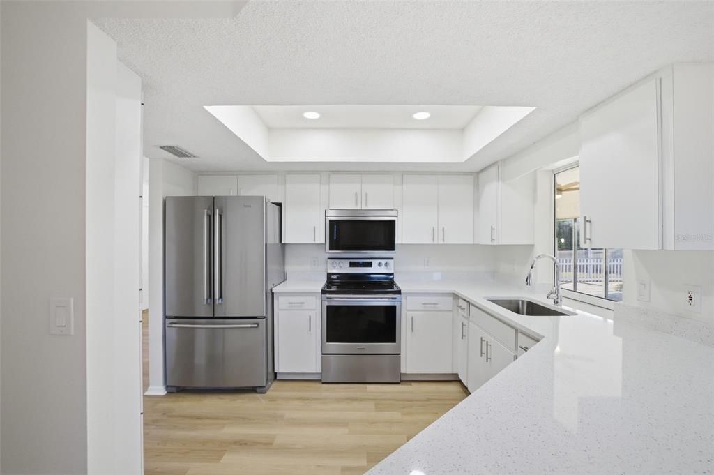 На продажу: $319,000 (3 спален, 2 ванн, 1735 Квадратных фут)