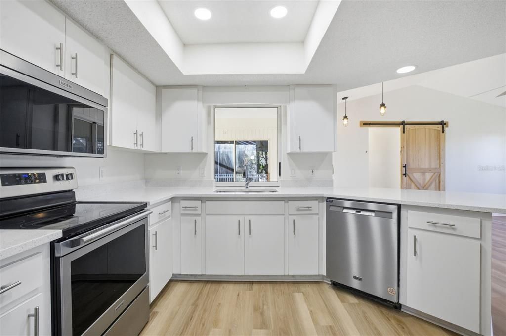 На продажу: $319,000 (3 спален, 2 ванн, 1735 Квадратных фут)