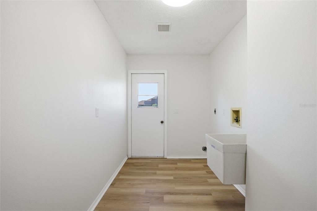 На продажу: $319,000 (3 спален, 2 ванн, 1735 Квадратных фут)