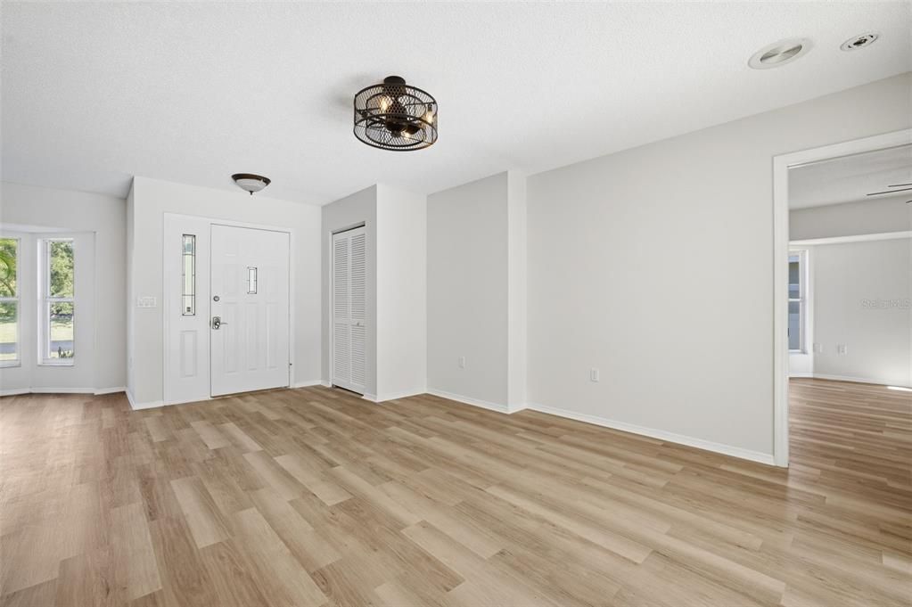 На продажу: $319,000 (3 спален, 2 ванн, 1735 Квадратных фут)