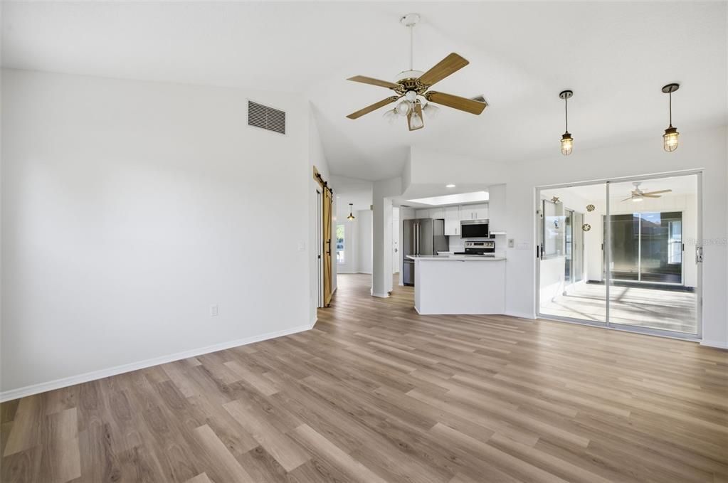 На продажу: $319,000 (3 спален, 2 ванн, 1735 Квадратных фут)