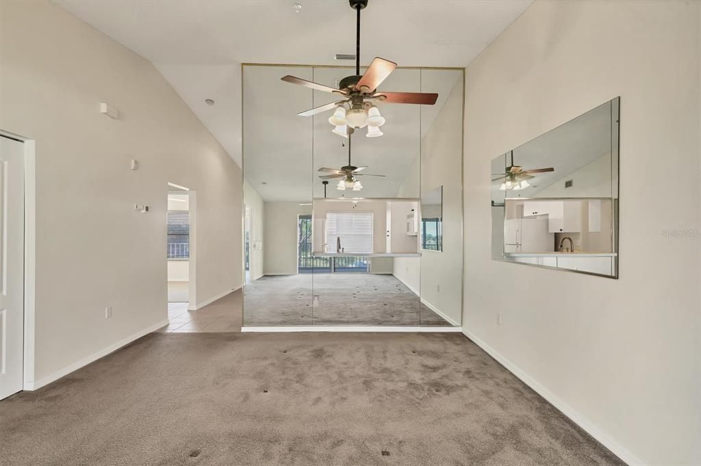 待售: $249,000 (2 贝兹, 2 浴室, 1106 平方英尺)