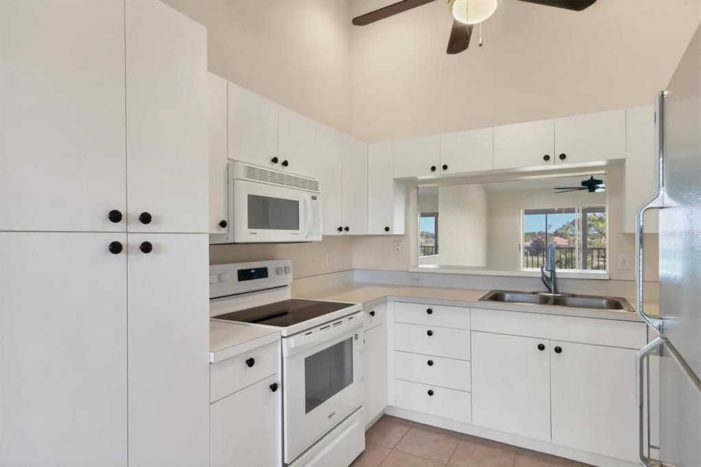 待售: $249,000 (2 贝兹, 2 浴室, 1106 平方英尺)