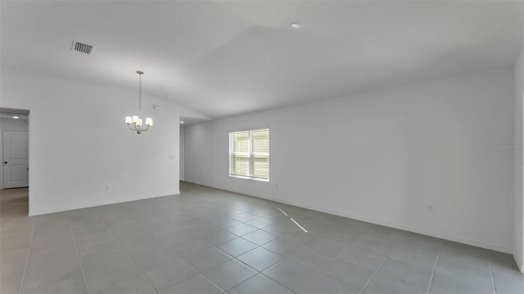 For Rent: $1,800 (3 beds, 2 baths, 1511 Square Feet)