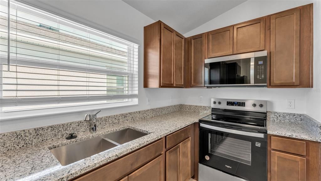 For Rent: $1,800 (3 beds, 2 baths, 1511 Square Feet)