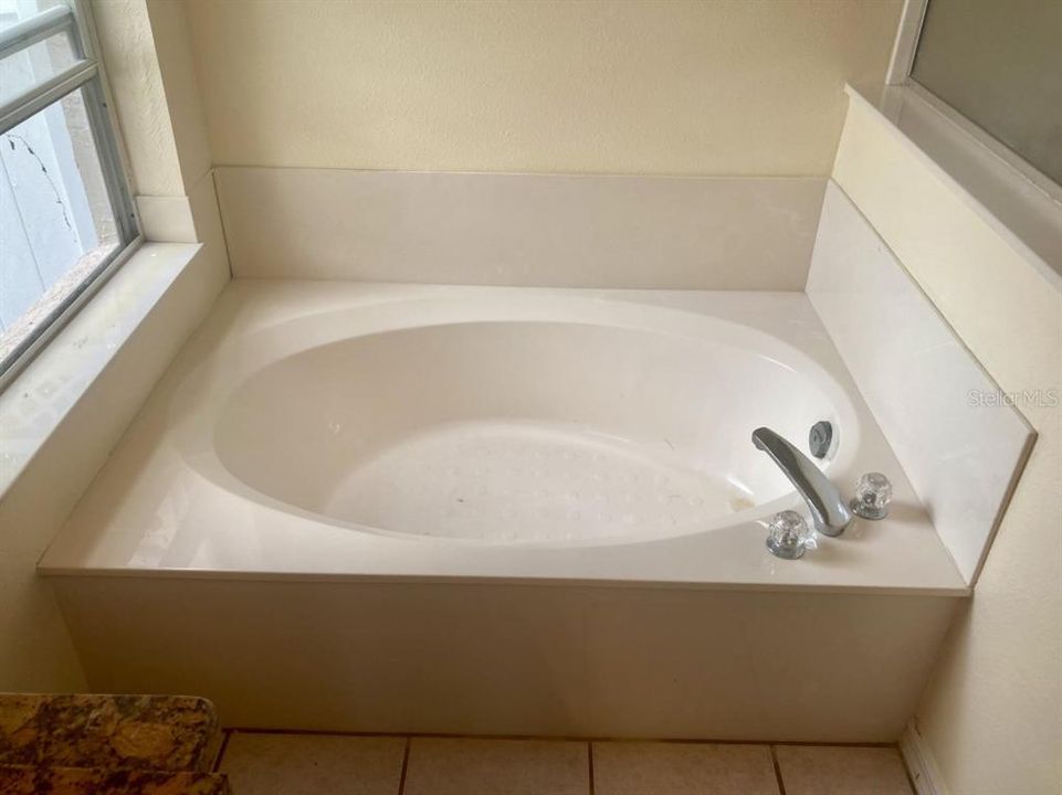 For Sale: $475,000 (3 beds, 2 baths, 1846 Square Feet)