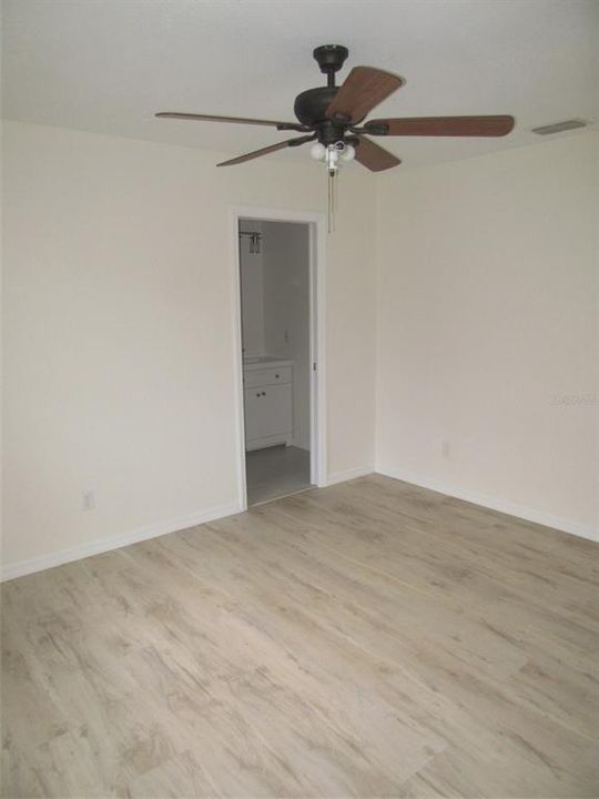 出租: $2,200 (4 贝兹, 3 浴室, 1938 平方英尺)