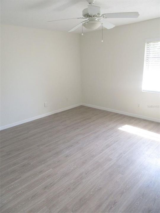 出租: $2,200 (4 贝兹, 3 浴室, 1938 平方英尺)