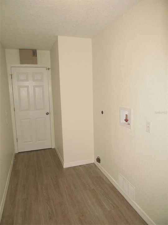 出租: $2,200 (4 贝兹, 3 浴室, 1938 平方英尺)