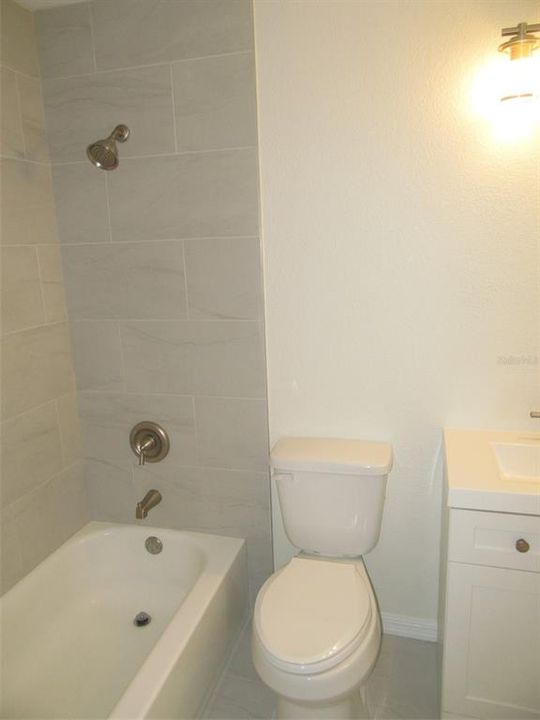 出租: $2,200 (4 贝兹, 3 浴室, 1938 平方英尺)