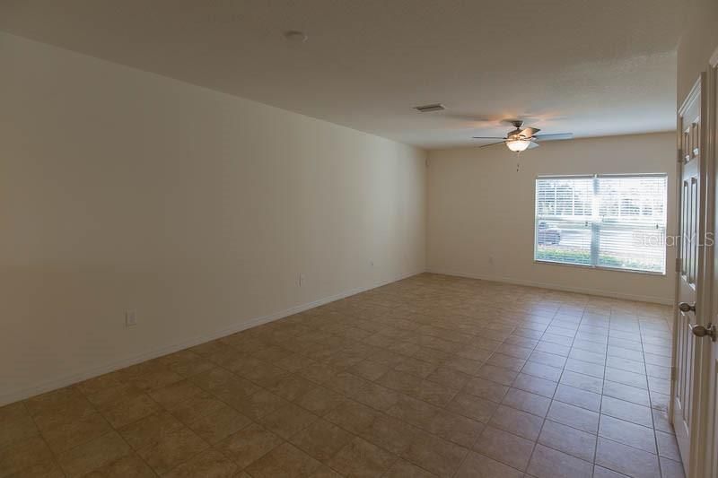 For Rent: $2,100 (3 beds, 2 baths, 1596 Square Feet)