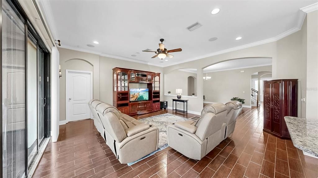 待售: $549,900 (4 贝兹, 3 浴室, 3468 平方英尺)