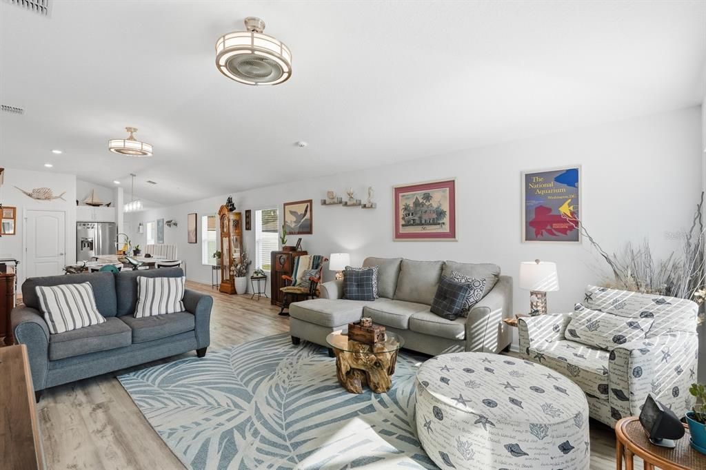 待售: $345,000 (3 贝兹, 2 浴室, 1655 平方英尺)