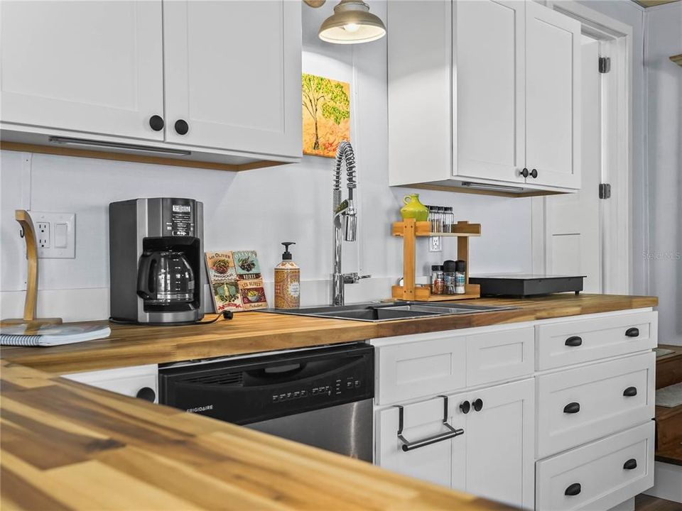 待售: $119,200 (2 贝兹, 1 浴室, 720 平方英尺)