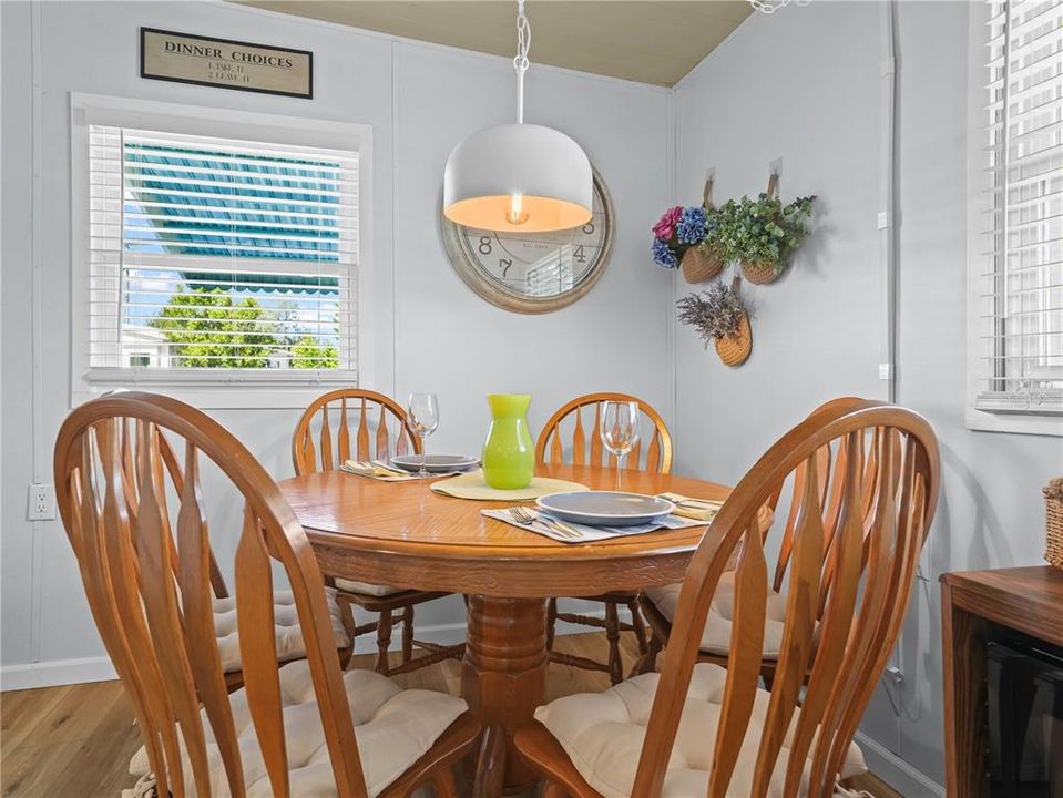 待售: $119,200 (2 贝兹, 1 浴室, 720 平方英尺)