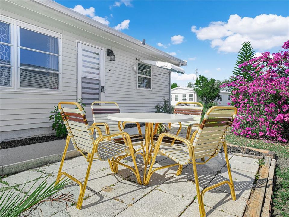 待售: $119,200 (2 贝兹, 1 浴室, 720 平方英尺)