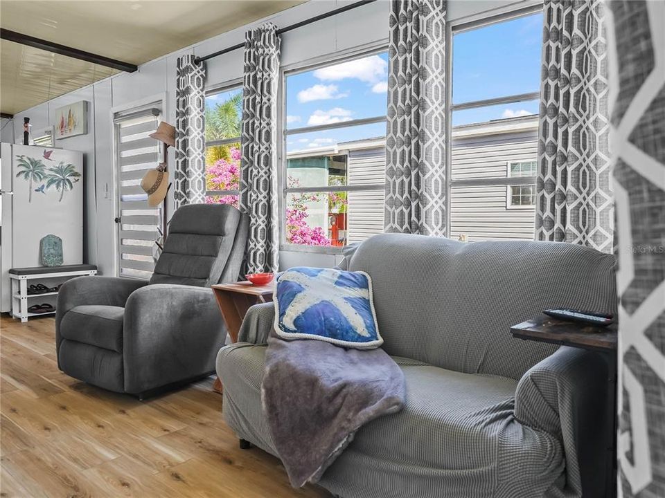 待售: $119,200 (2 贝兹, 1 浴室, 720 平方英尺)