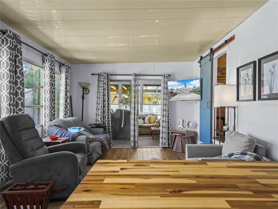 待售: $119,200 (2 贝兹, 1 浴室, 720 平方英尺)