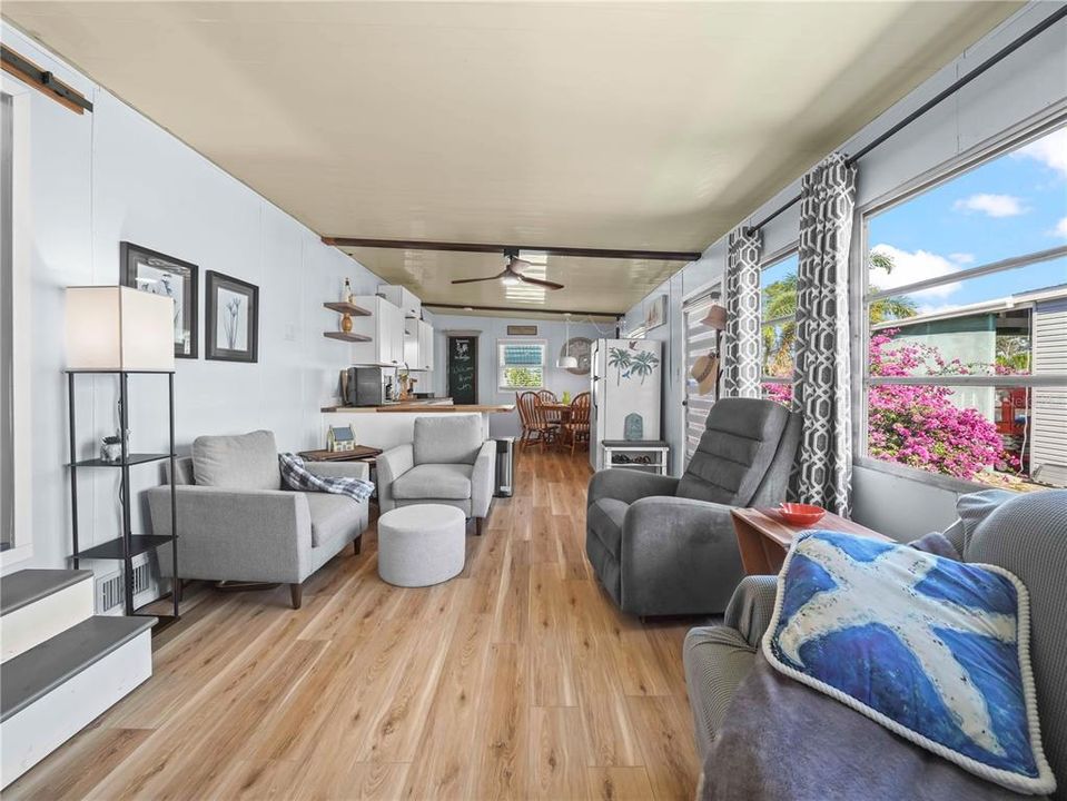 待售: $119,200 (2 贝兹, 1 浴室, 720 平方英尺)