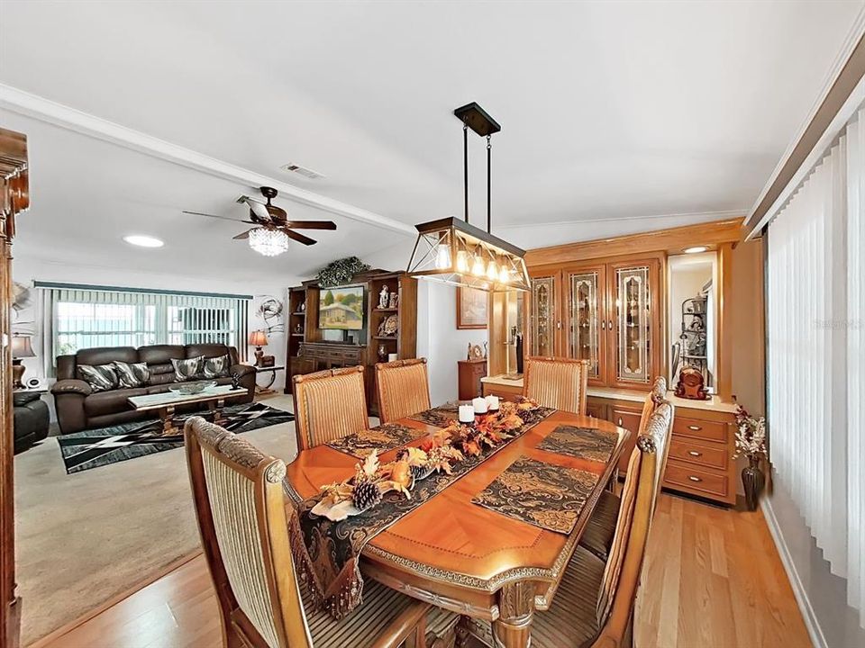 待售: $229,900 (2 贝兹, 2 浴室, 1404 平方英尺)