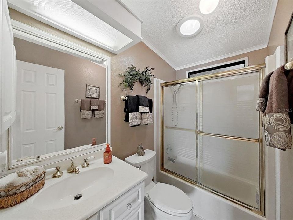 待售: $229,900 (2 贝兹, 2 浴室, 1404 平方英尺)