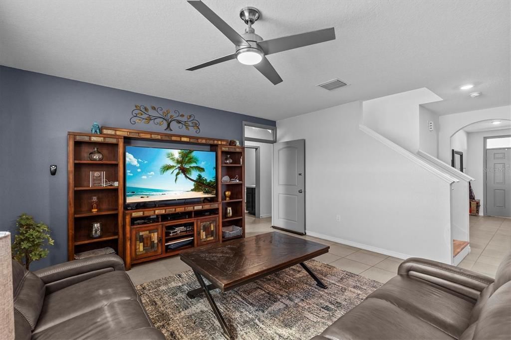 For Sale: $489,000 (5 beds, 3 baths, 2605 Square Feet)