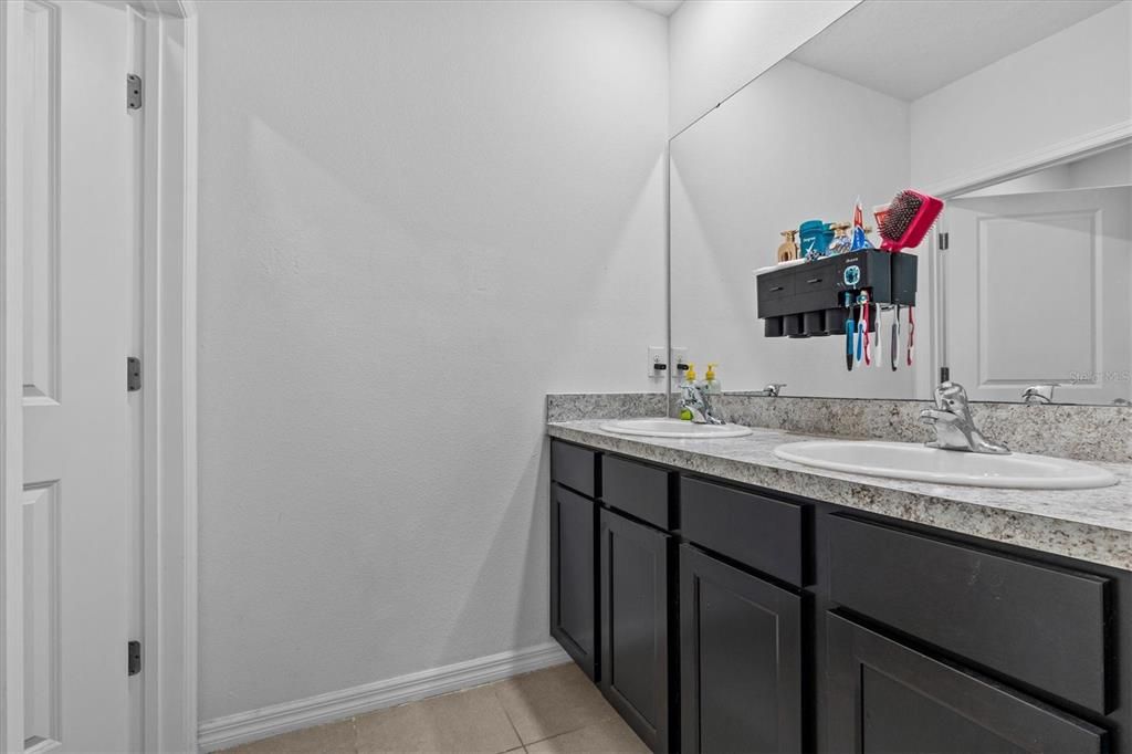 For Sale: $489,000 (5 beds, 3 baths, 2605 Square Feet)