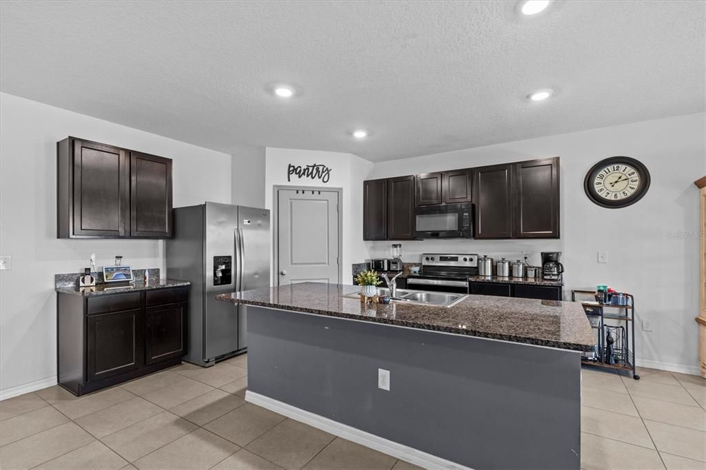 For Sale: $489,000 (5 beds, 3 baths, 2605 Square Feet)