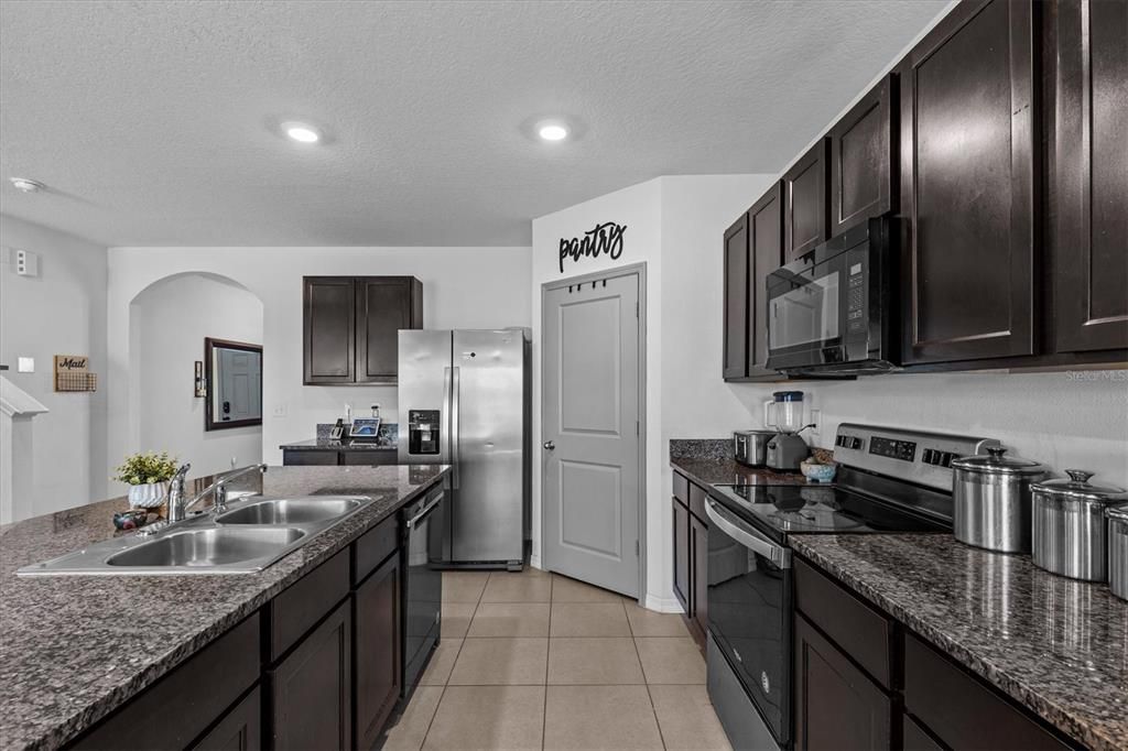 For Sale: $489,000 (5 beds, 3 baths, 2605 Square Feet)