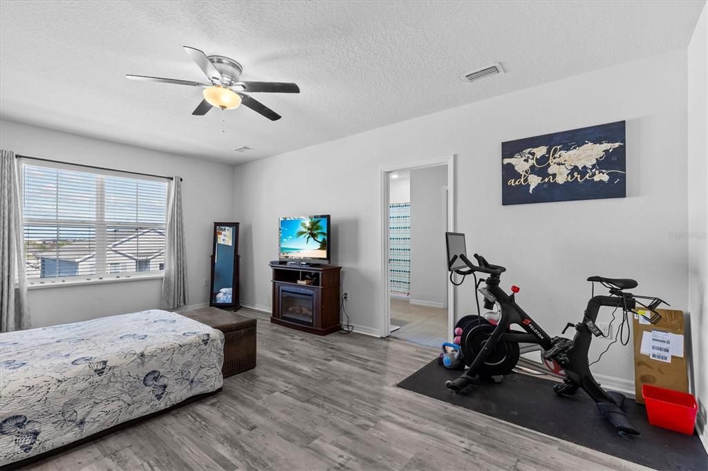 For Sale: $489,000 (5 beds, 3 baths, 2605 Square Feet)