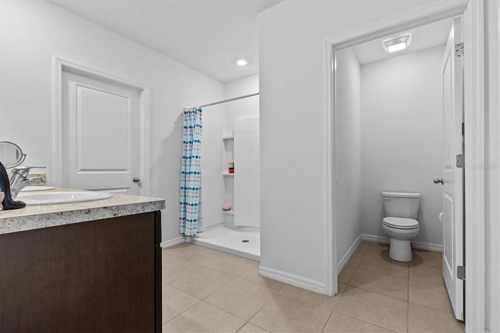 For Sale: $489,000 (5 beds, 3 baths, 2605 Square Feet)