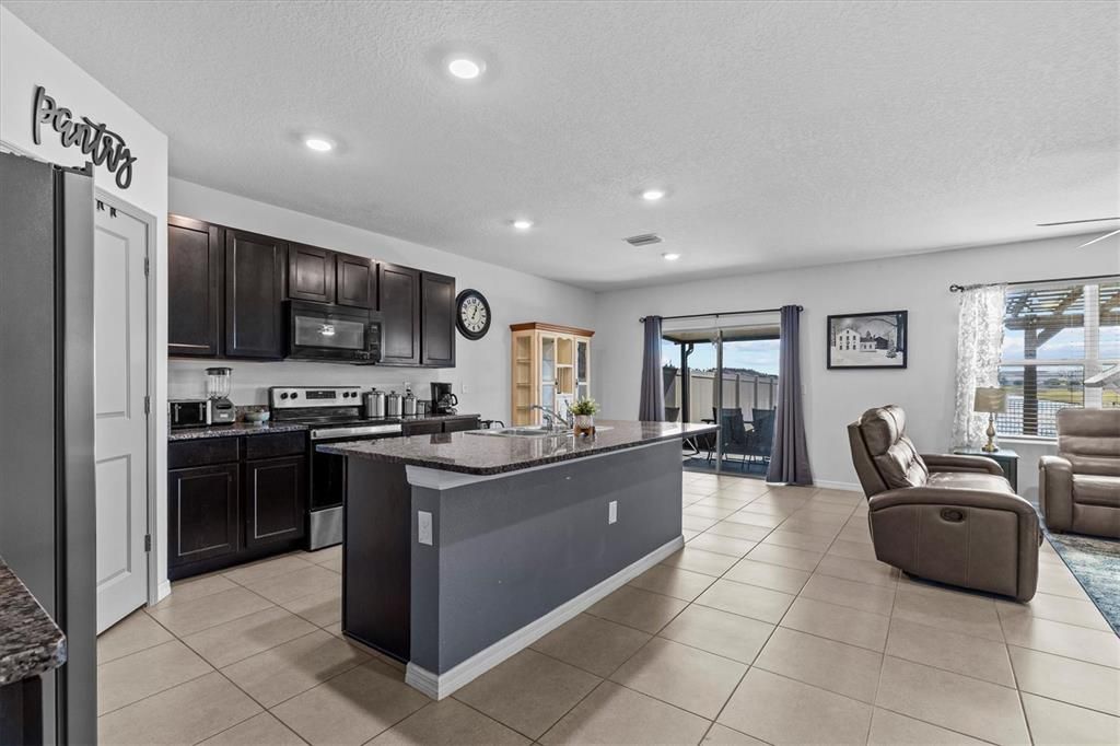 For Sale: $489,000 (5 beds, 3 baths, 2605 Square Feet)